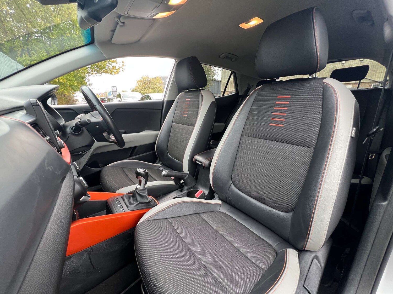 Used Kia Stonic 2018 for sale - 76009000: Photo 40