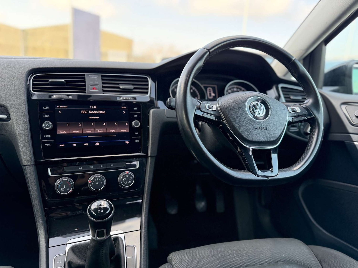 Used Volkswagen Golf 2017 for sale - 77662829: Photo 25