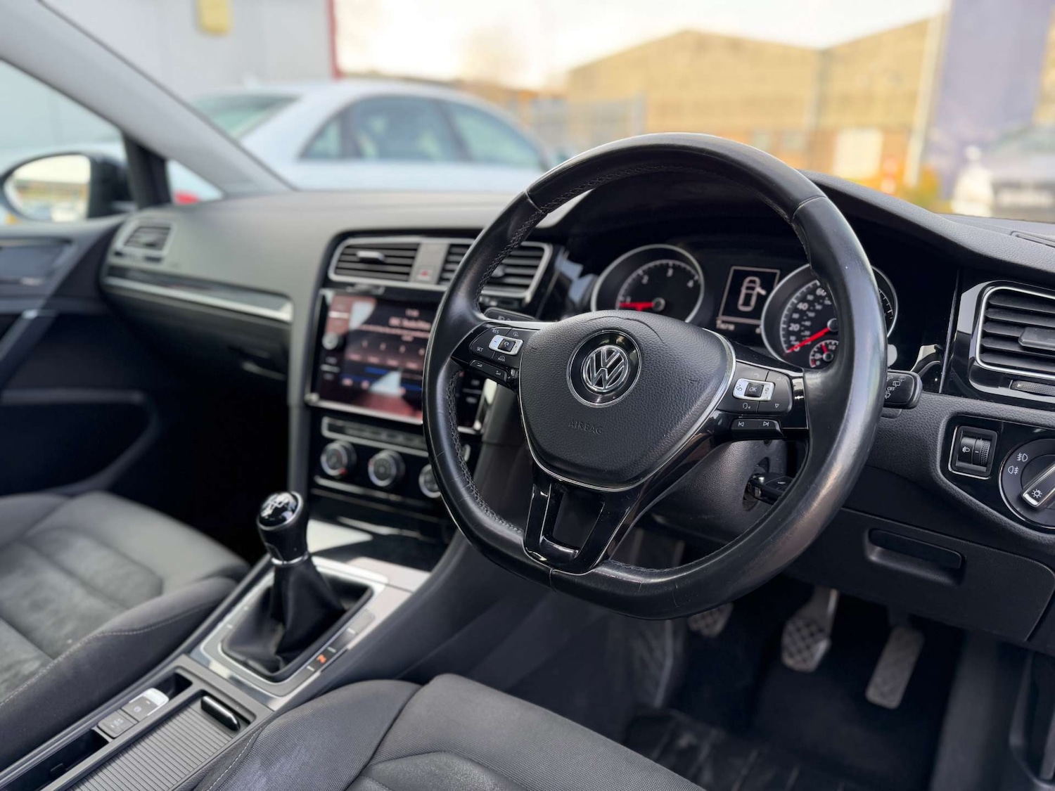 Used Volkswagen Golf 2017 for sale - 77662829: Photo 28