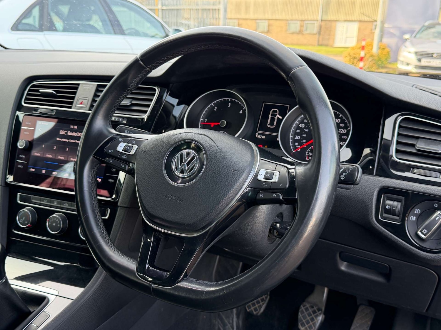 Used Volkswagen Golf 2017 for sale - 77662829: Photo 29
