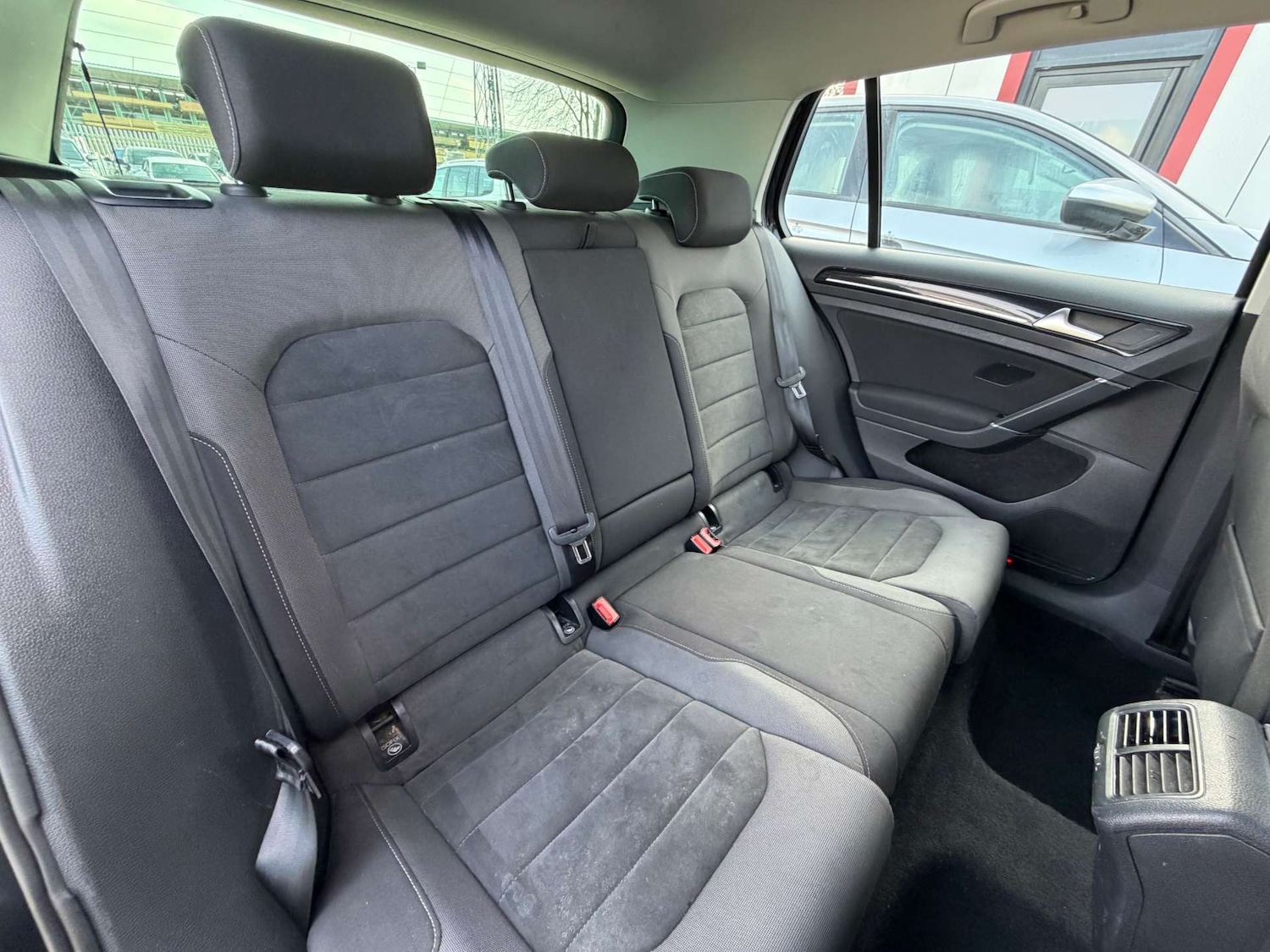 Used Volkswagen Golf 2017 for sale - 77662829: Photo 32