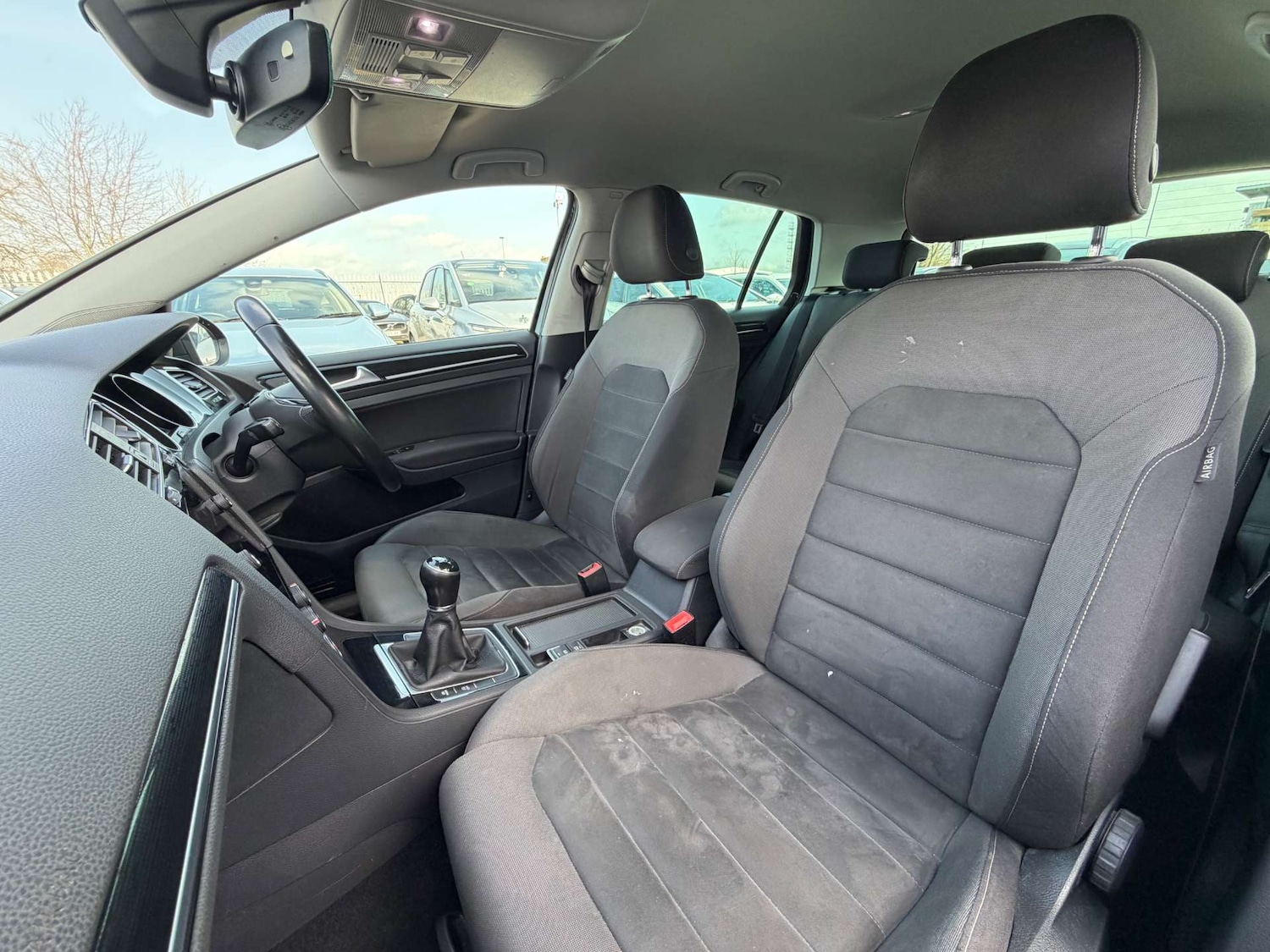 Used Volkswagen Golf 2017 for sale - 77662829: Photo 38