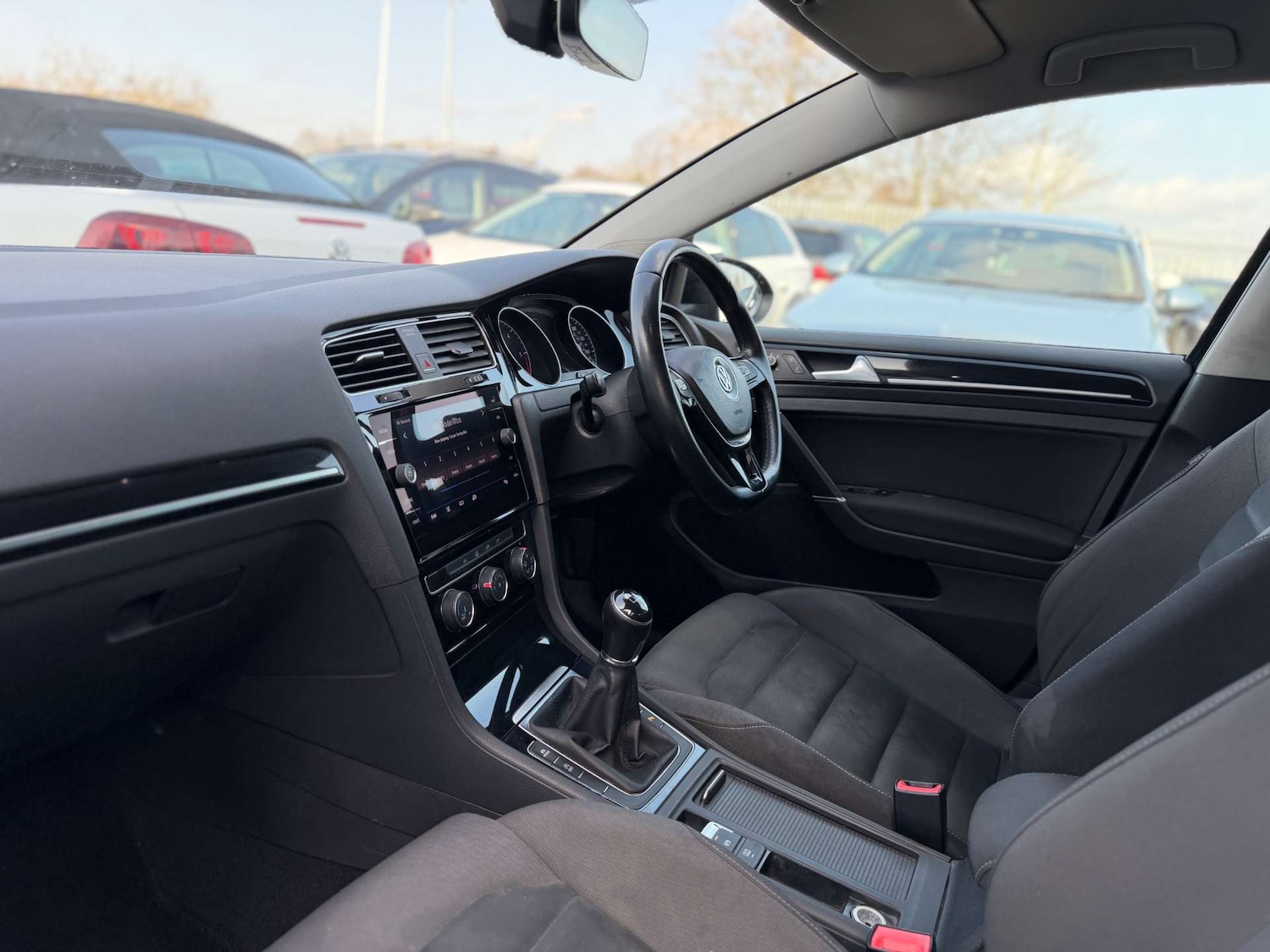 Used Volkswagen Golf 2017 for sale - 77662829: Photo 41