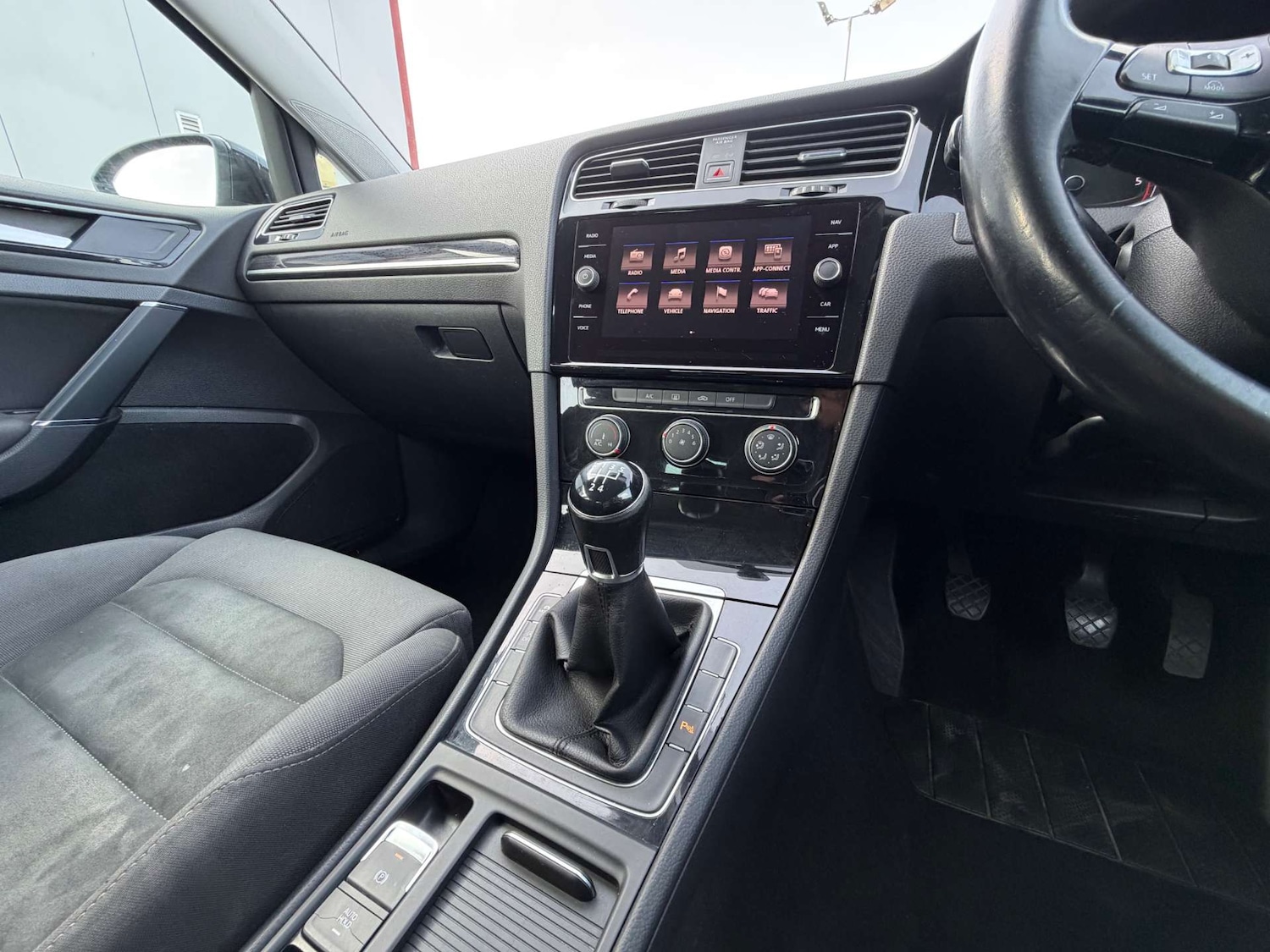 Used Volkswagen Golf 2017 for sale - 77662829: Photo 44