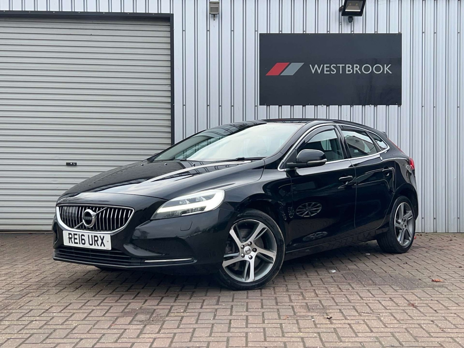 Used Volvo V40 2016 for sale - 76601793: Photo 11