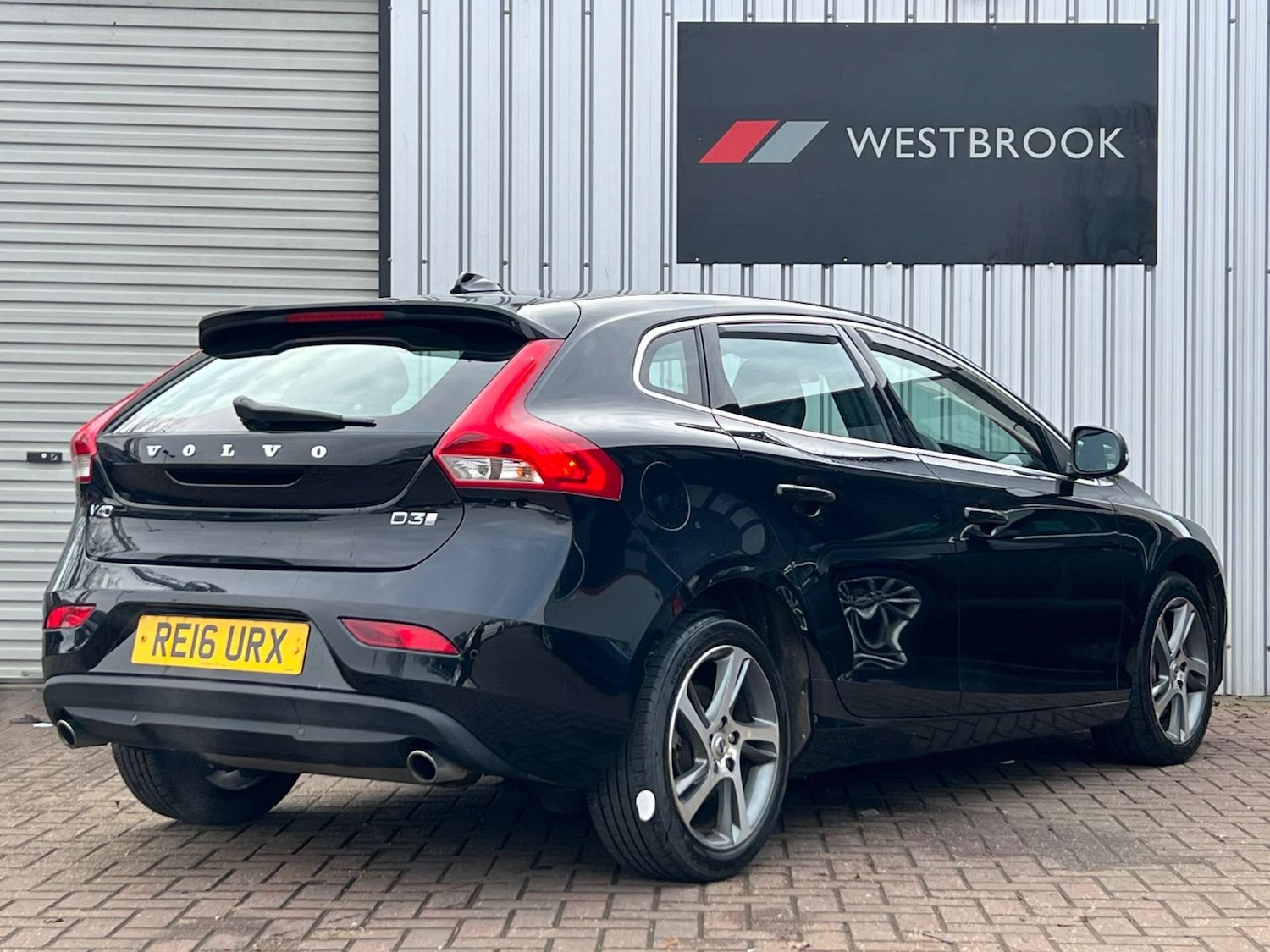 Used Volvo V40 2016 for sale - 76601793: Photo 2