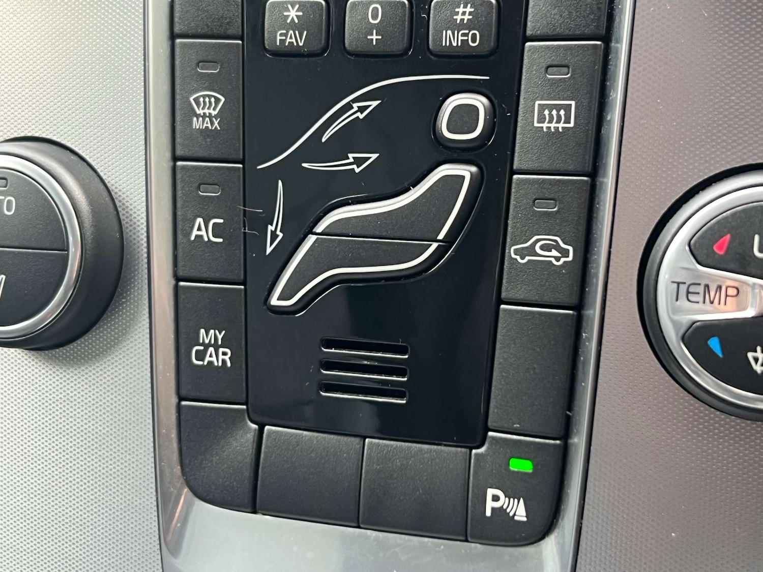 Used Volvo V40 2016 for sale - 76601793: Photo 42