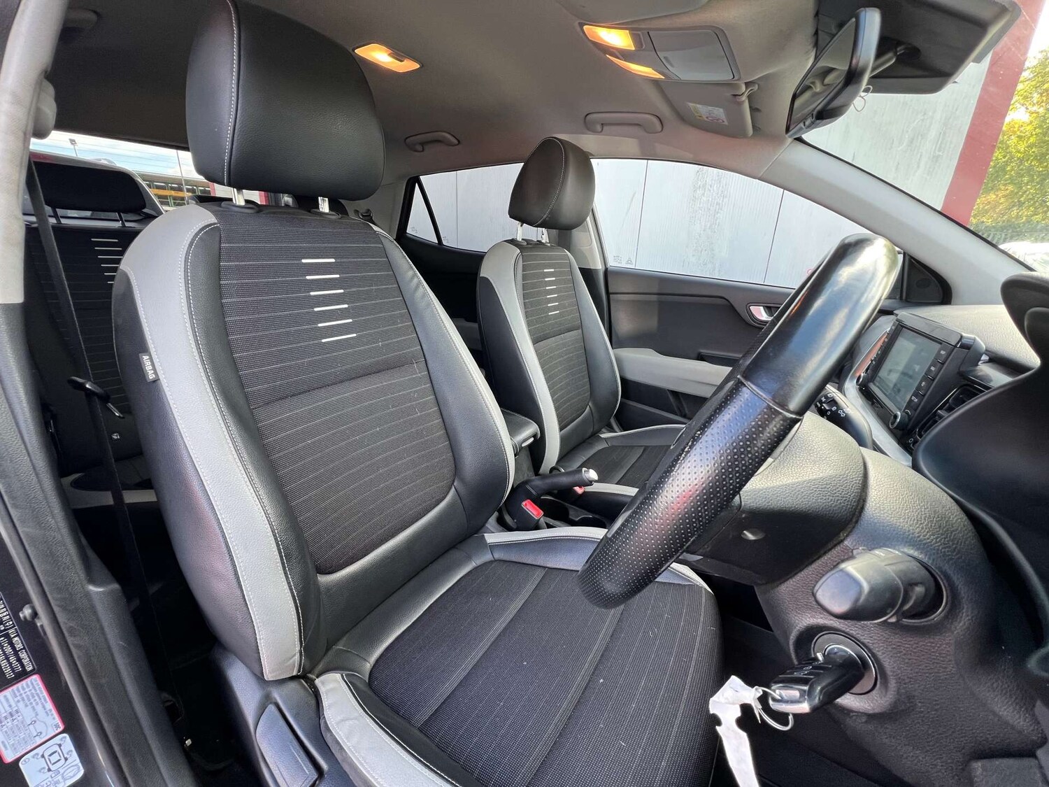 Used Kia Stonic 2019 for sale - 76547280: Photo 30
