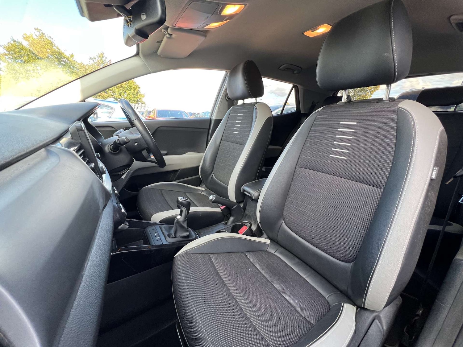 Used Kia Stonic 2019 for sale - 76547280: Photo 38