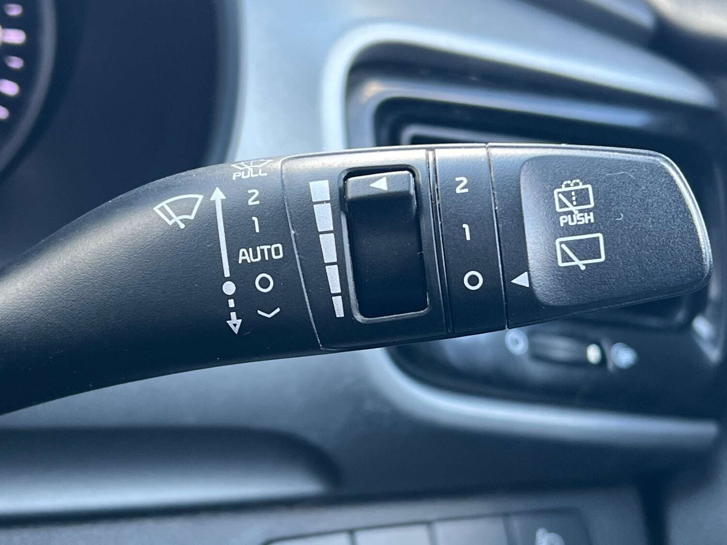 Used Kia Stonic 2019 for sale - 76547280: Photo 61