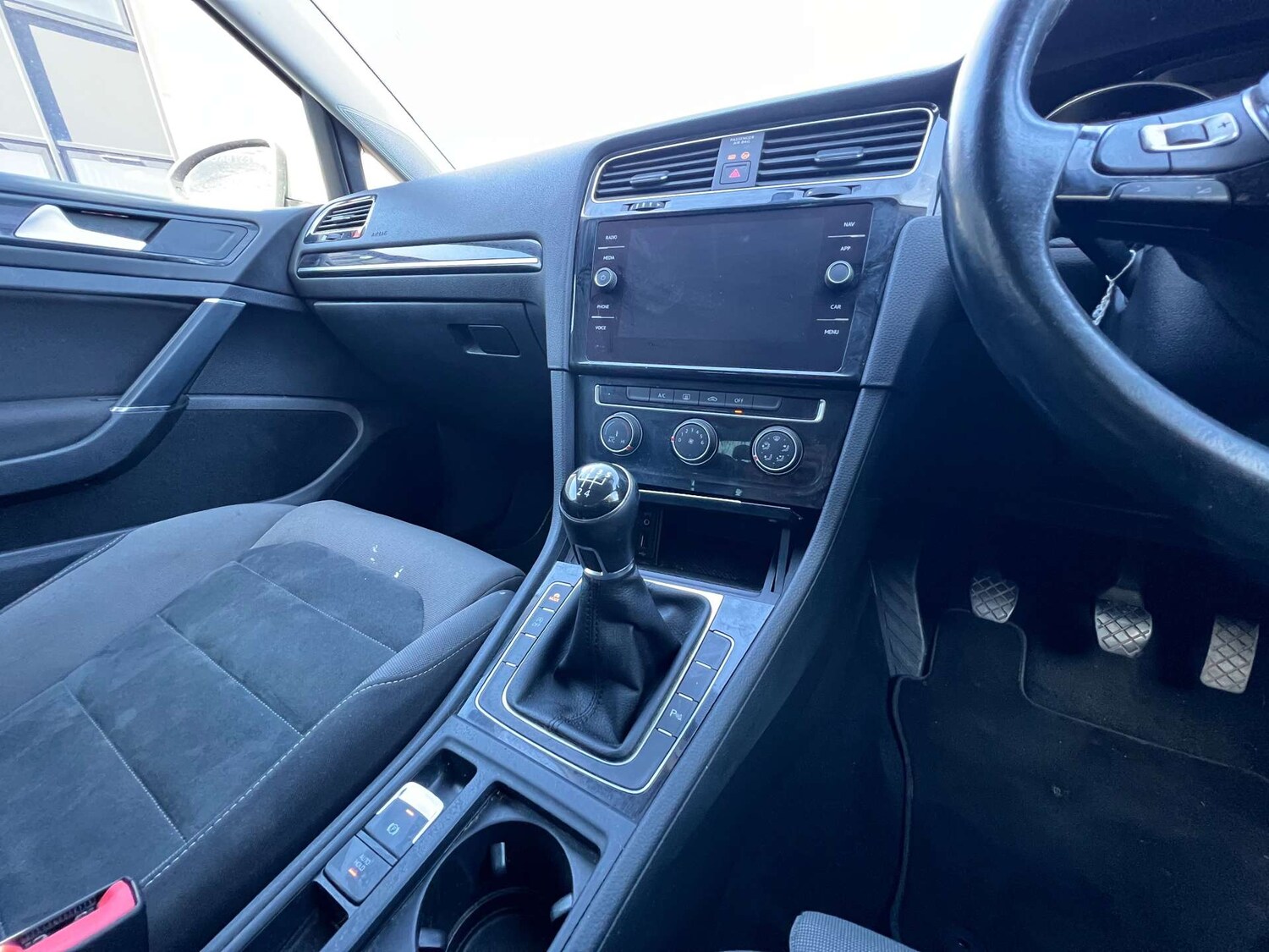 Used Volkswagen Golf 2017 for sale - 76007326: Photo 35