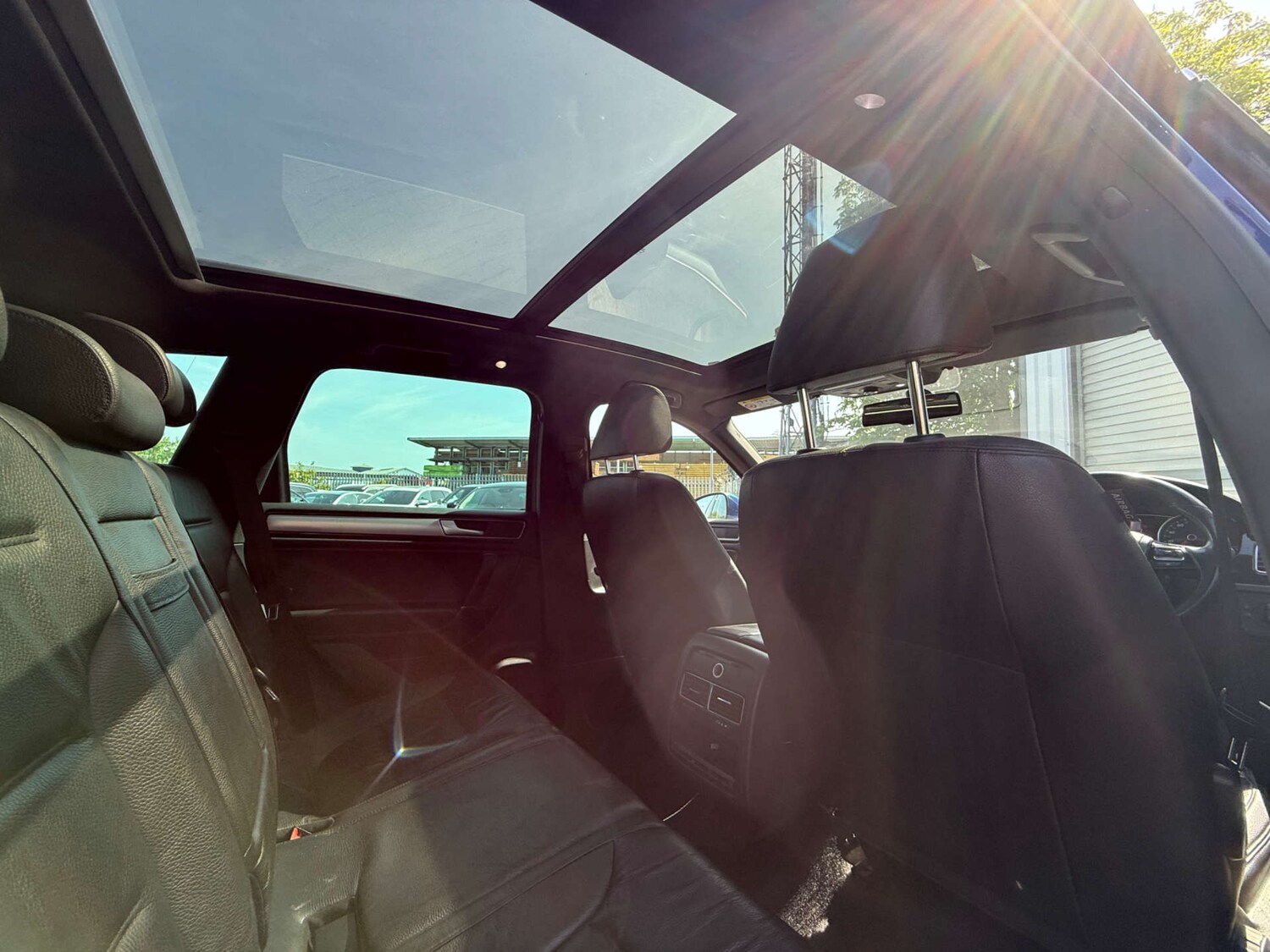 Used Volkswagen Touareg 2015 for sale - 76830144: Photo 28