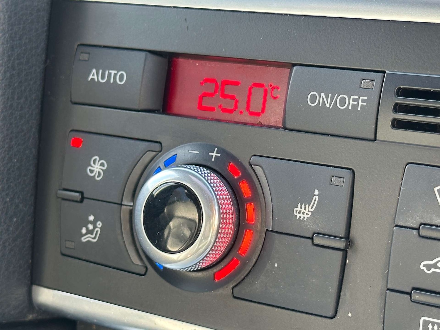 Used Audi Q7 2012 for sale - 78152447: Photo 38