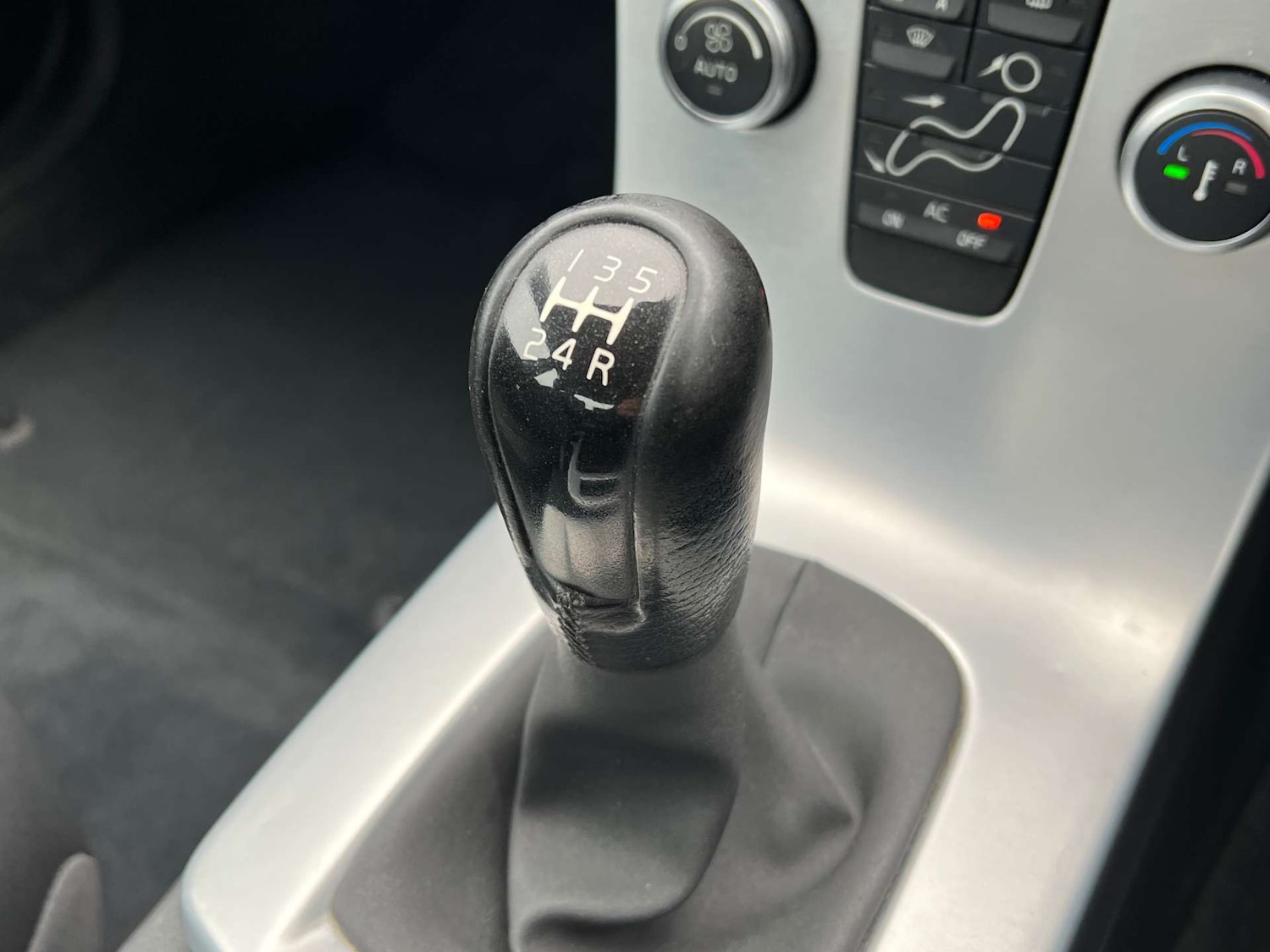 Used Volvo S40 2010 for sale - 76263532: Photo 44