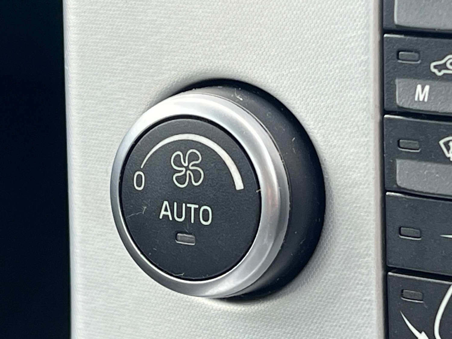 Used Volvo S40 2010 for sale - 76263532: Photo 48