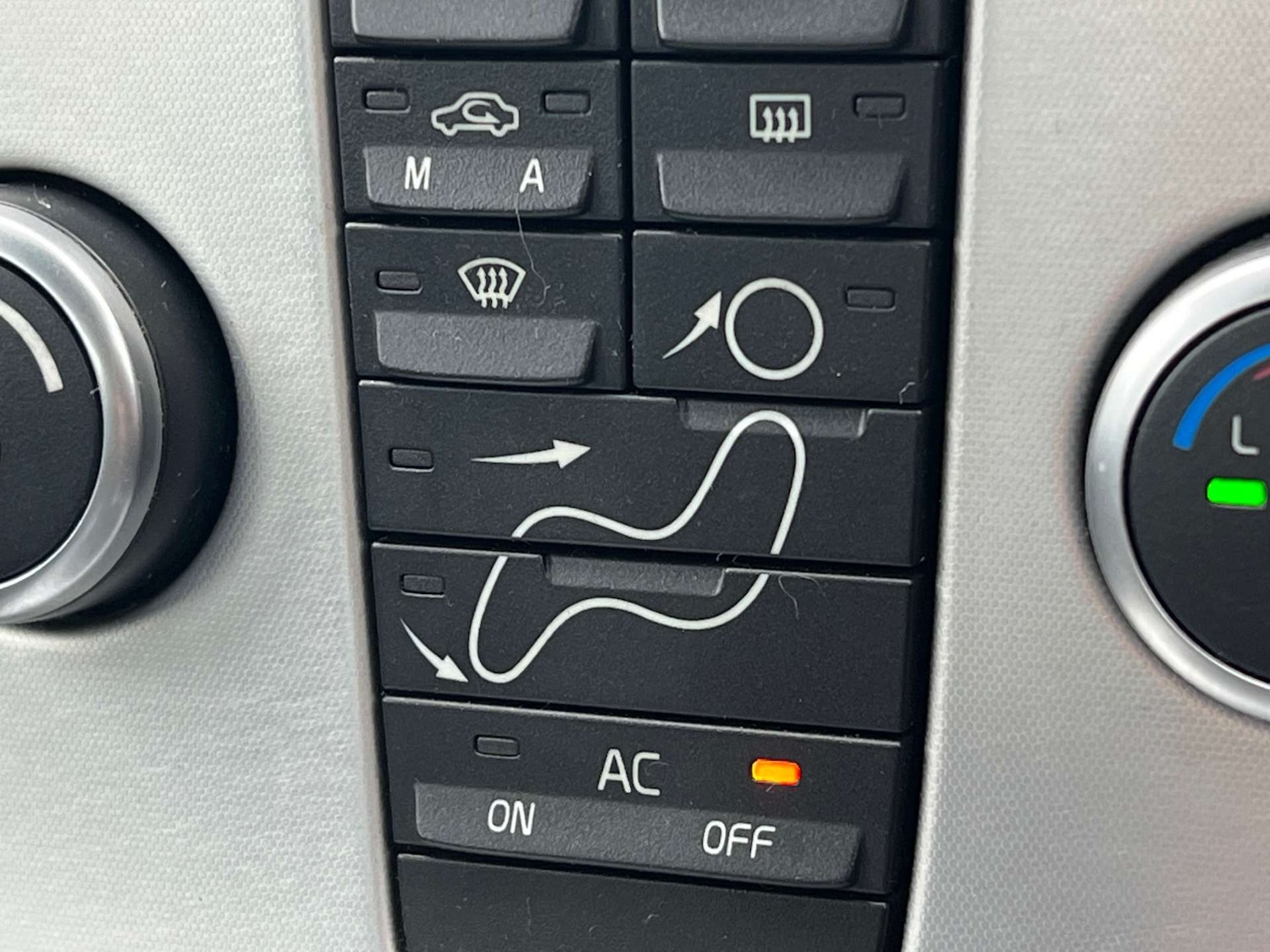 Used Volvo S40 2010 for sale - 76263532: Photo 50