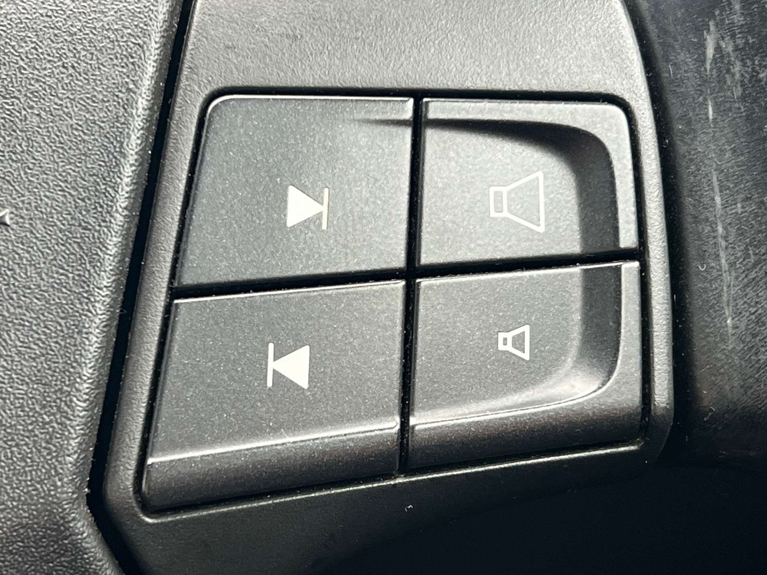 Used Volvo S40 2010 for sale - 76263532: Photo 59