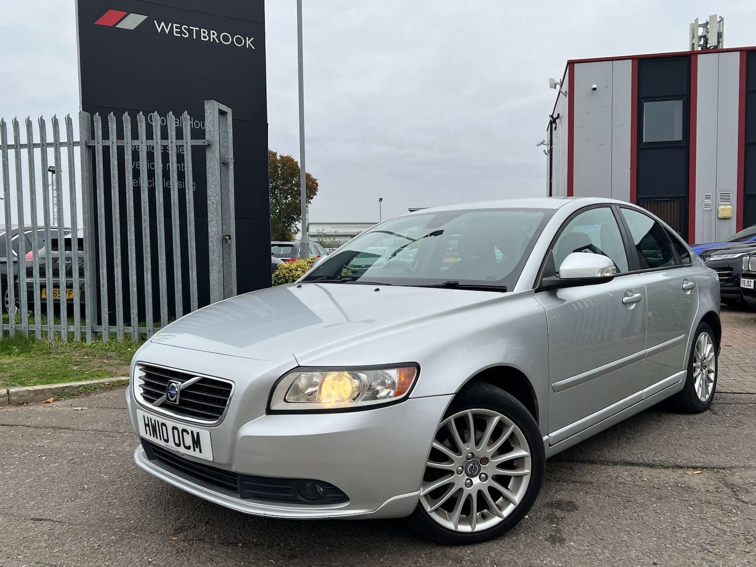 Used Volvo S40 2010 for sale - 76263532: Photo 6