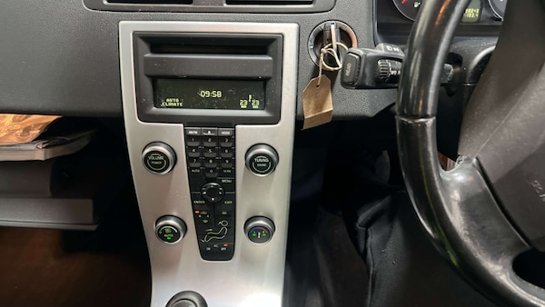 Used Volvo S40 2010 for sale - 76263532: Photo 8