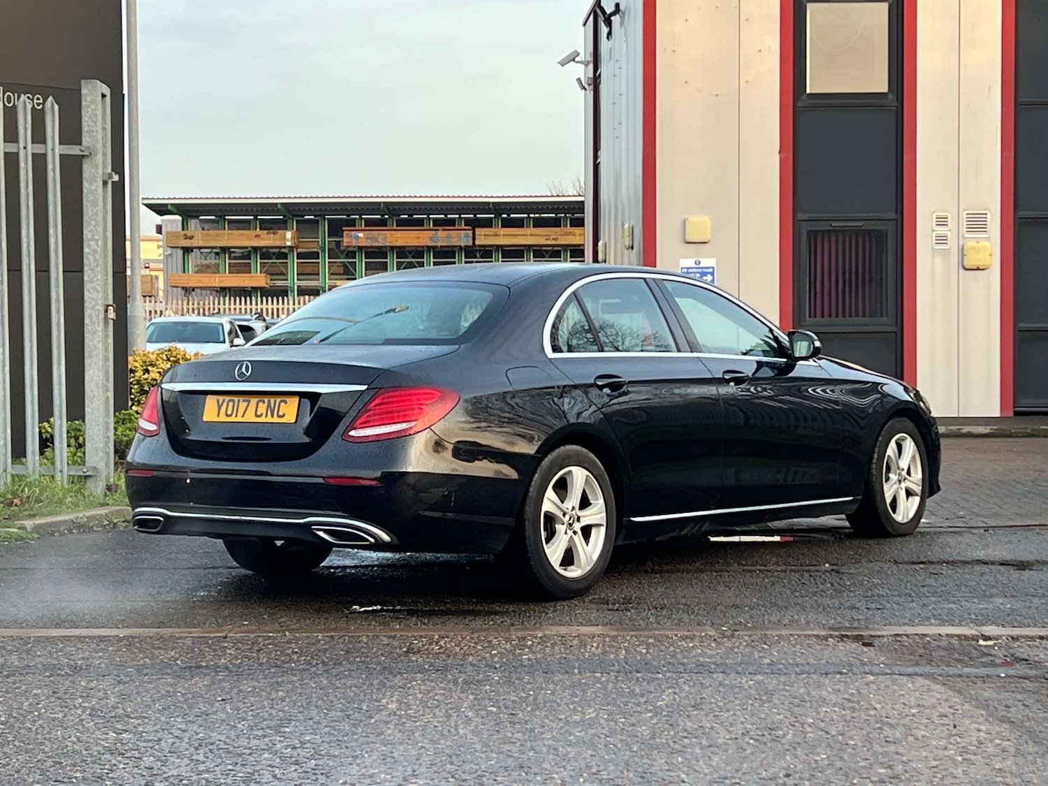 Used Mercedes-Benz E Class 2017 for sale - 77067498: Photo 2