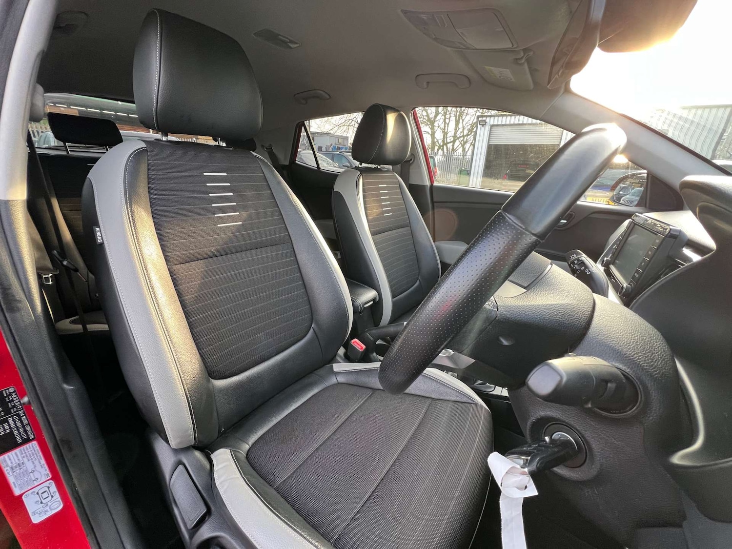 Used Kia Stonic 2018 for sale - 77022649: Photo 30