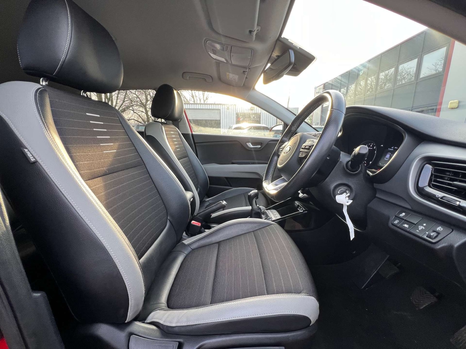 Used Kia Stonic 2018 for sale - 77022649: Photo 31