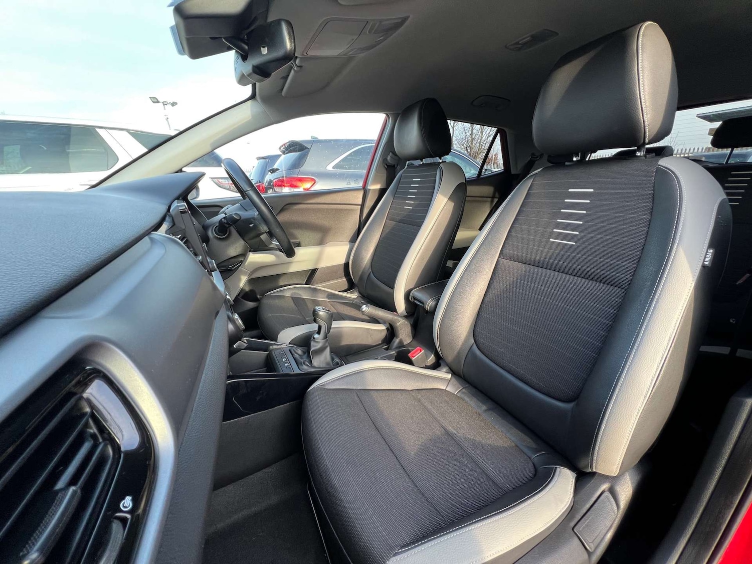 Used Kia Stonic 2018 for sale - 77022649: Photo 38