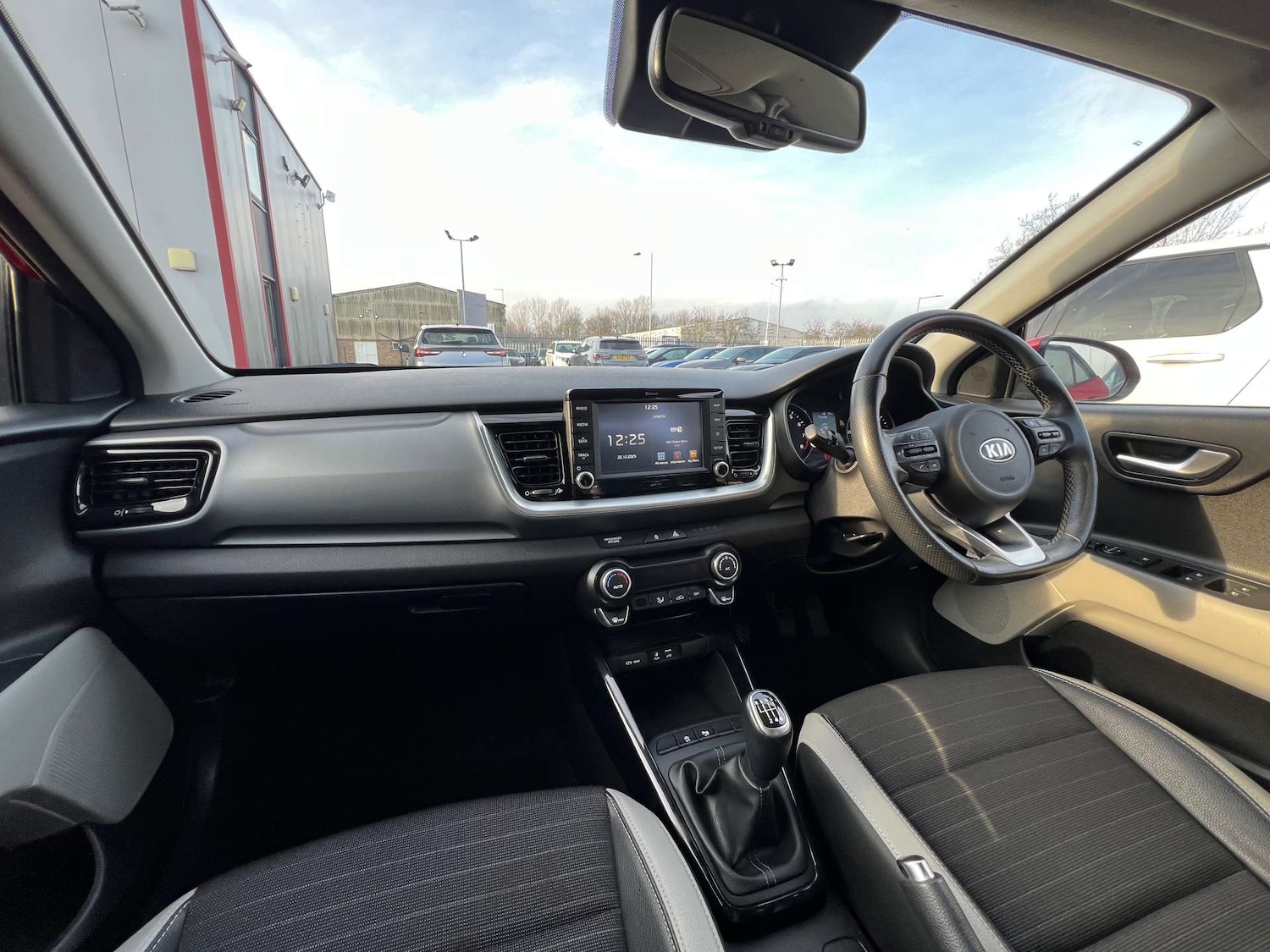 Used Kia Stonic 2018 for sale - 77022649: Photo 42