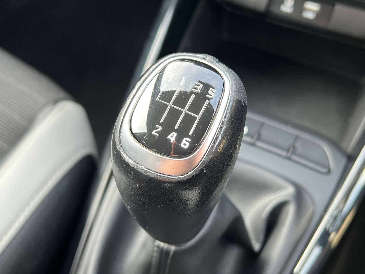 Used Kia Stonic 2018 for sale - 77022649: Photo 45