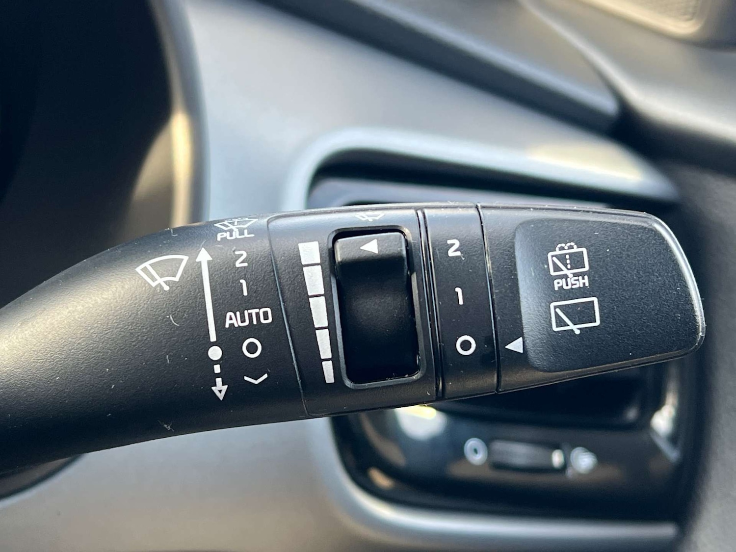 Used Kia Stonic 2018 for sale - 77022649: Photo 60