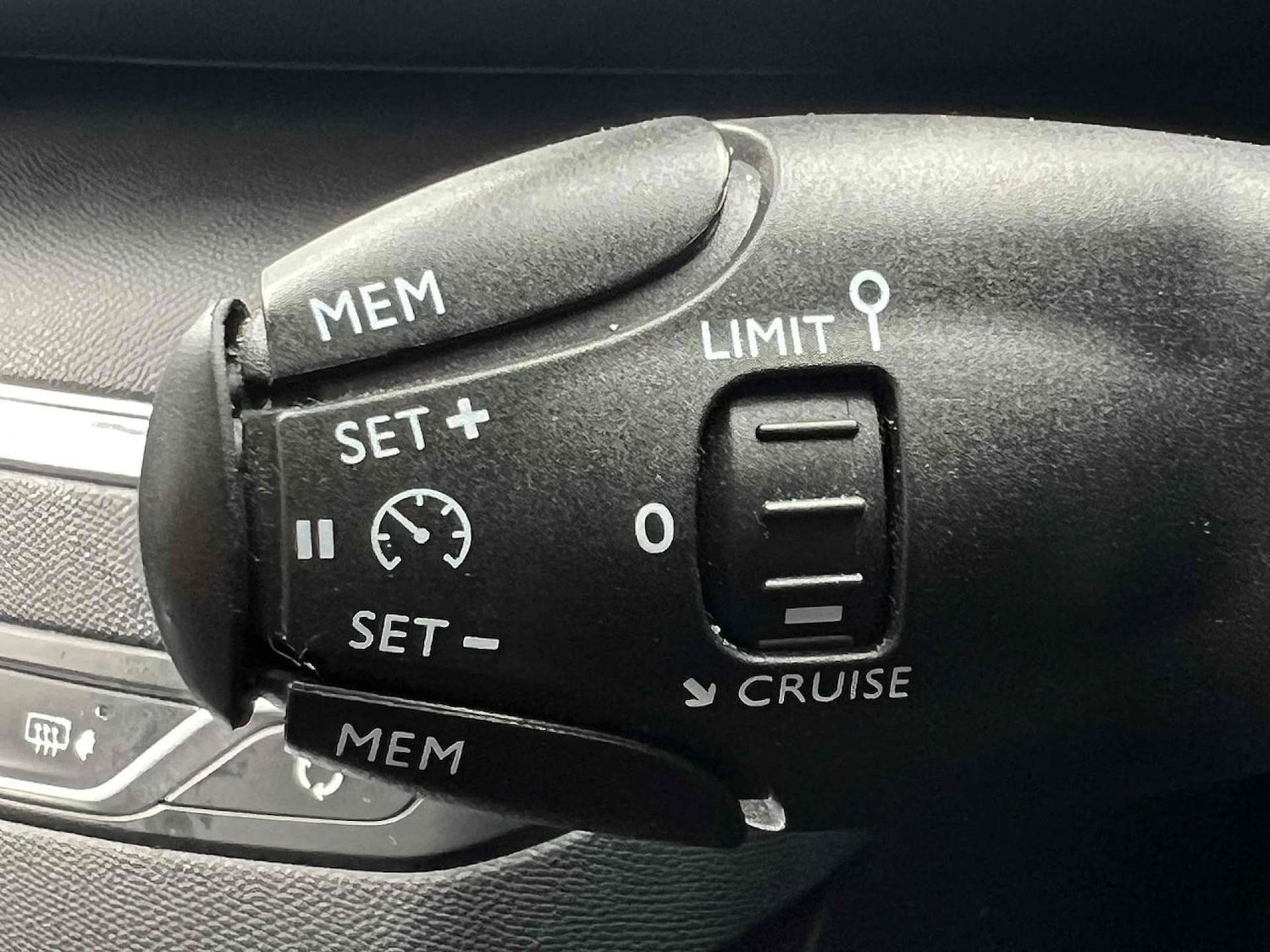 Used Peugeot 308 2019 for sale - 76601093: Photo 32