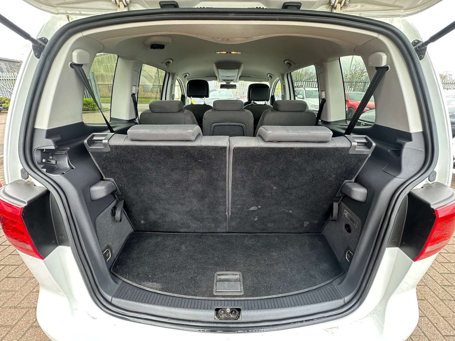 Used Volkswagen Touran 2014 for sale - 77571380: Photo 68