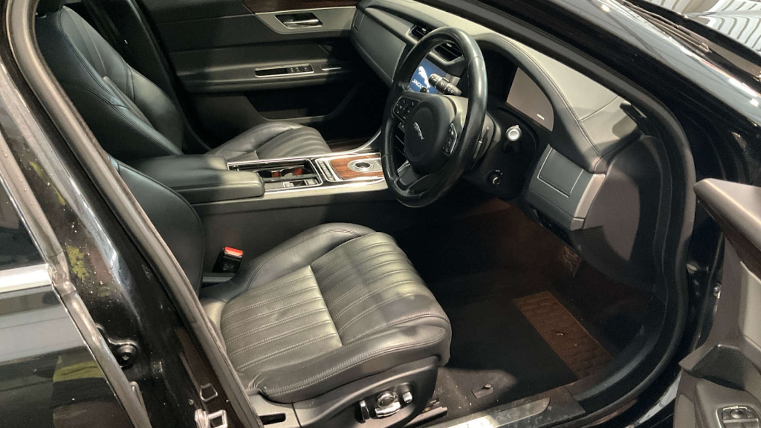 Used Jaguar XF 2017 for sale - 77378432: Photo 9