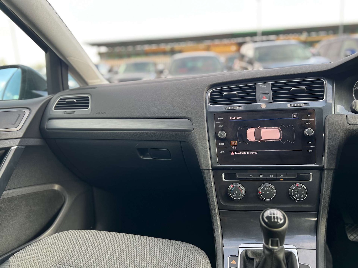 Used Volkswagen Golf 2017 for sale - 76263500: Photo 17