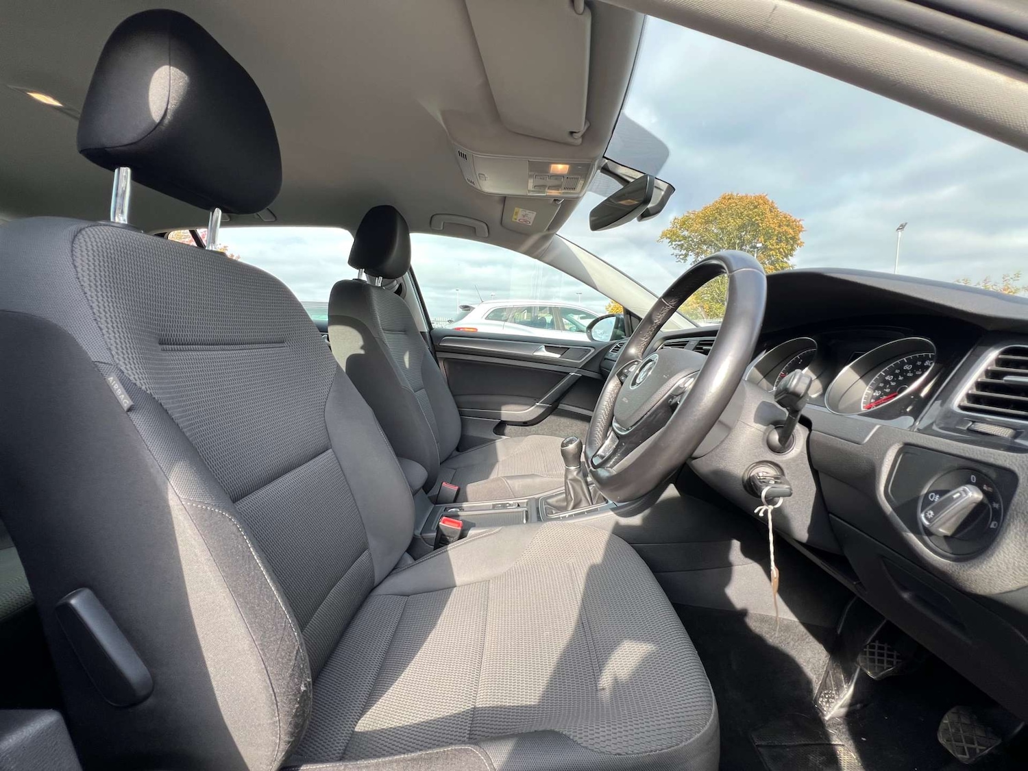 Used Volkswagen Golf 2017 for sale - 76263500: Photo 24