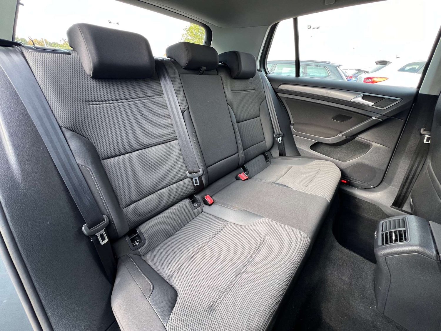 Used Volkswagen Golf 2017 for sale - 76263500: Photo 25