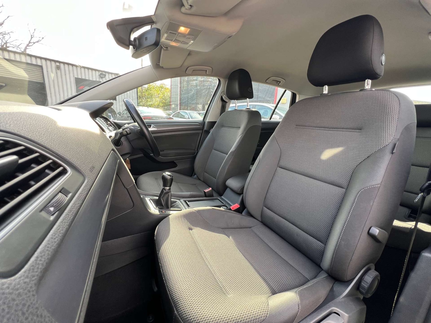Used Volkswagen Golf 2017 for sale - 76263500: Photo 31