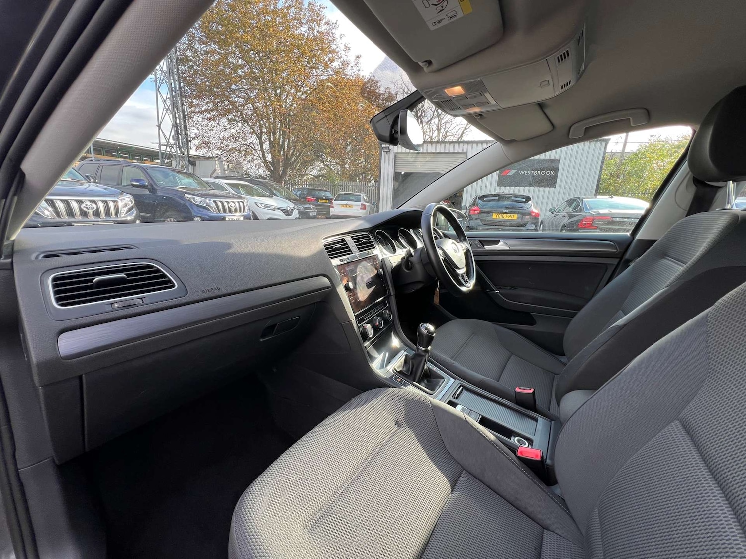 Used Volkswagen Golf 2017 for sale - 76263500: Photo 33