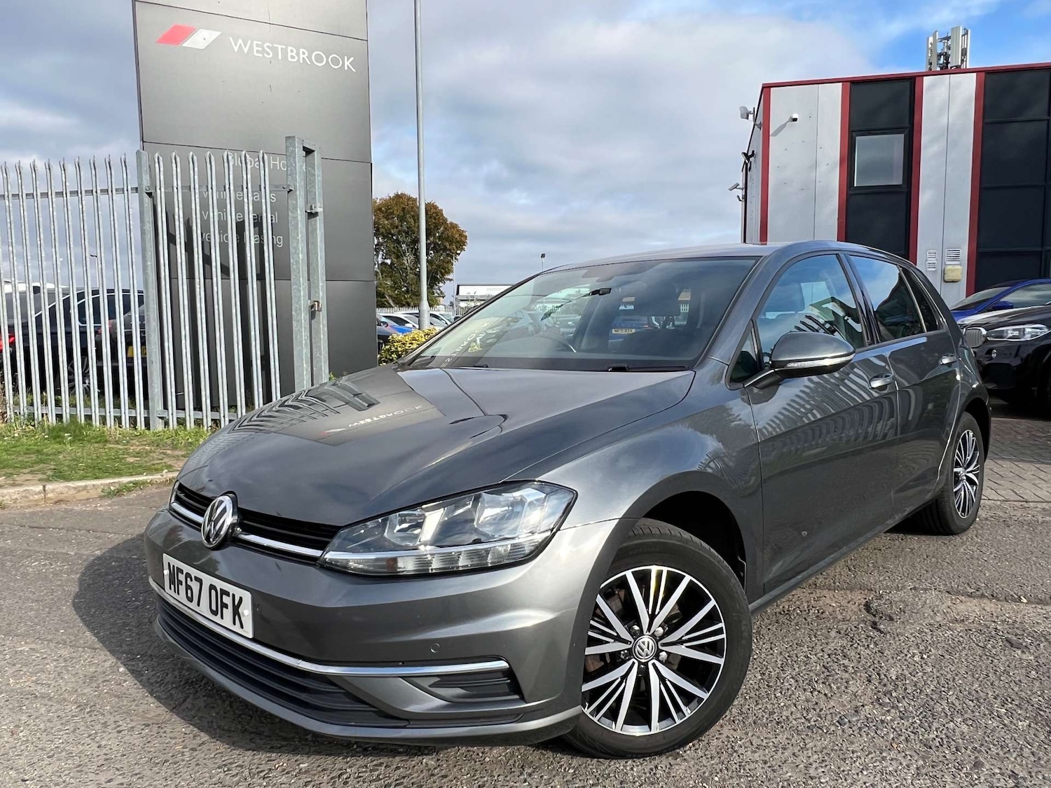 Used Volkswagen Golf 2017 for sale - 76263500: Photo 5