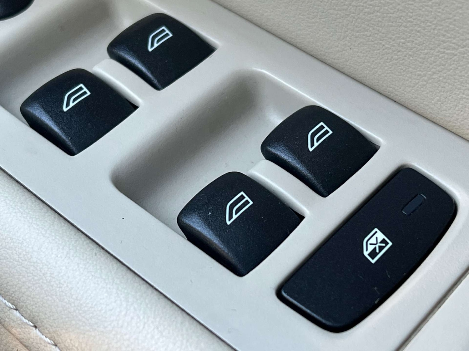 Used Volvo S80 2010 for sale - 77038553: Photo 67