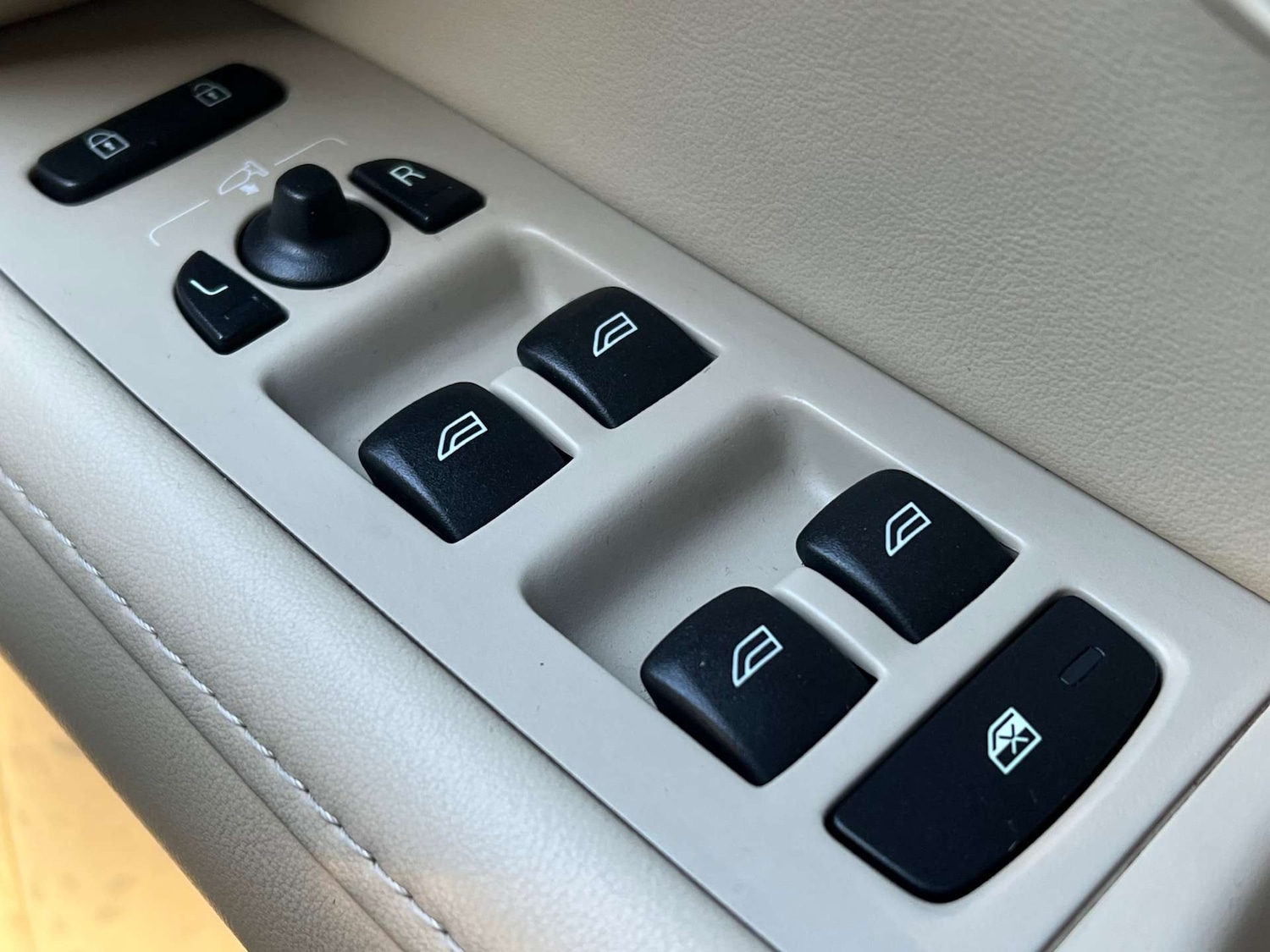 Used Volvo S80 2010 for sale - 77038553: Photo 68