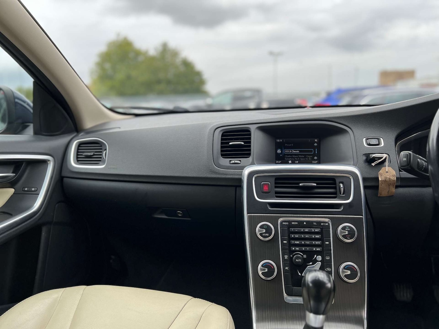 Used Volvo V60 2015 for sale - 75750237: Photo 16