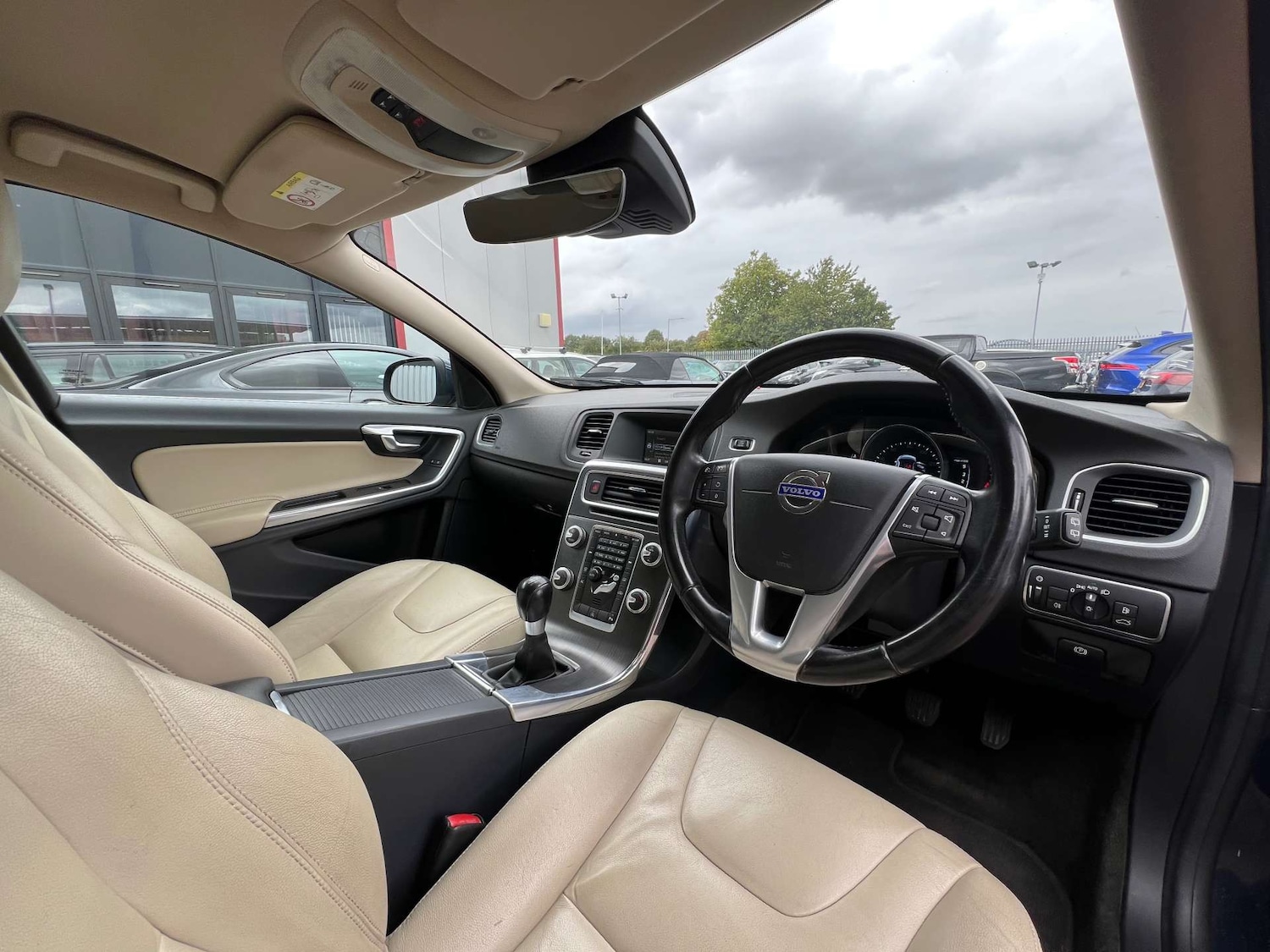 Used Volvo V60 2015 for sale - 75750237: Photo 19