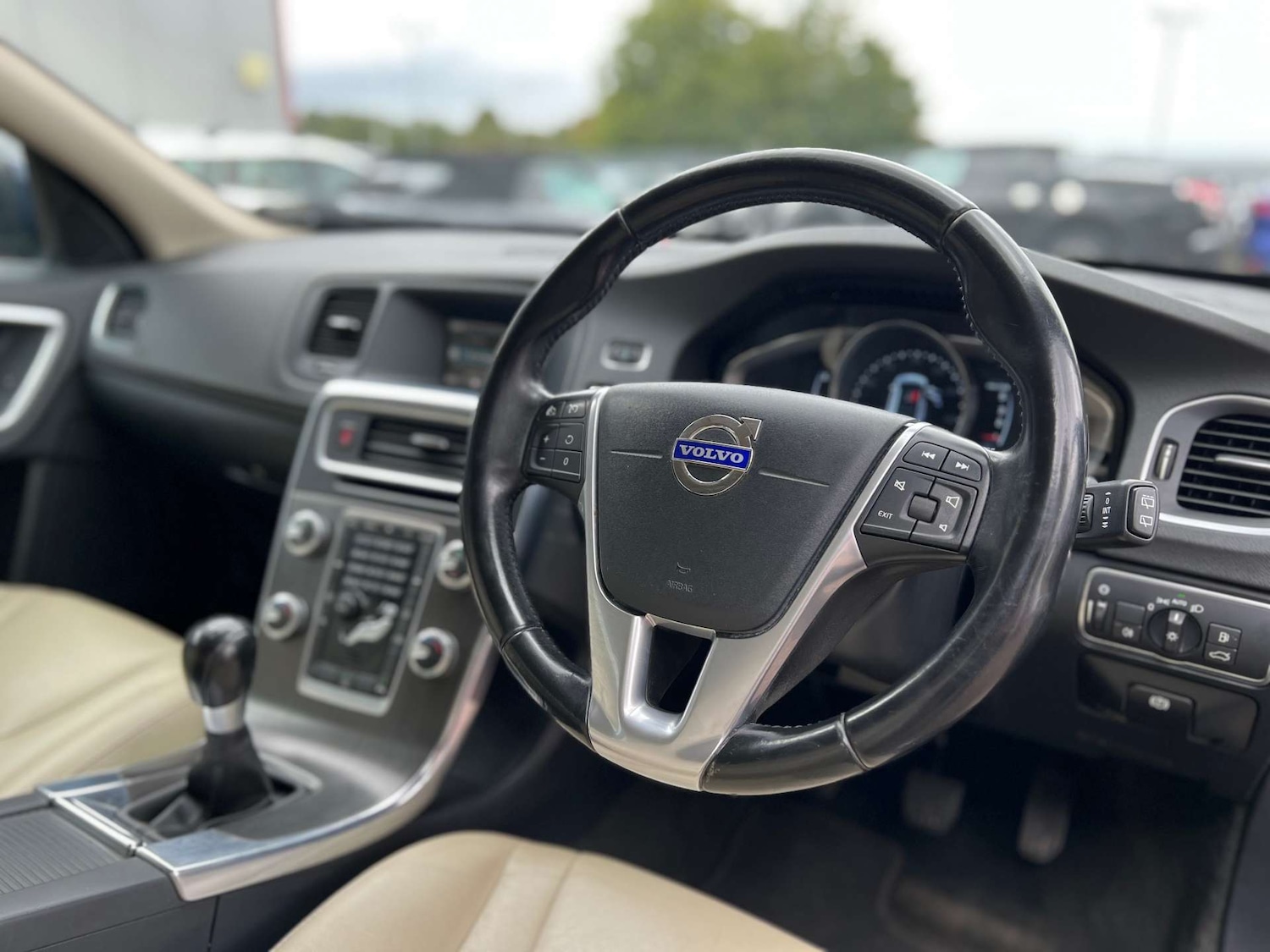 Used Volvo V60 2015 for sale - 75750237: Photo 20