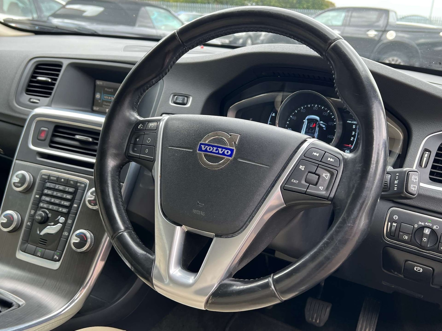 Used Volvo V60 2015 for sale - 75750237: Photo 21