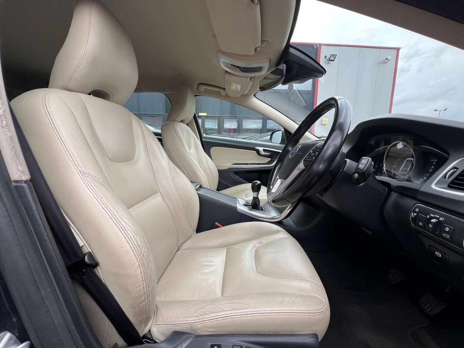 Used Volvo V60 2015 for sale - 75750237: Photo 23