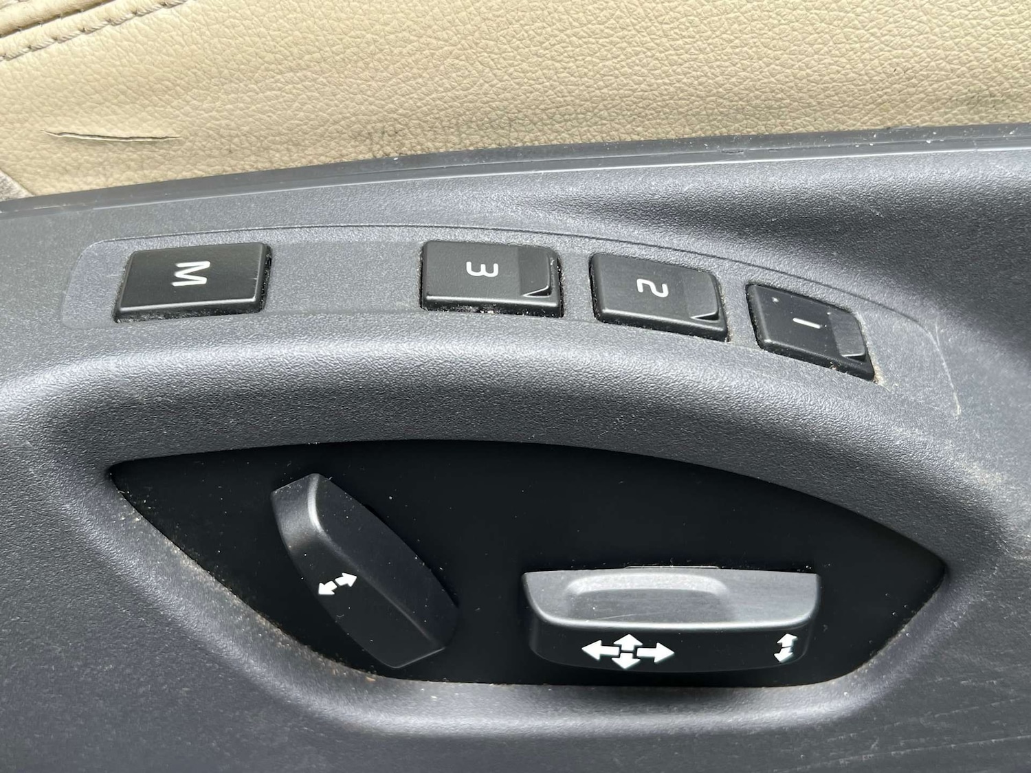 Used Volvo V60 2015 for sale - 75750237: Photo 24