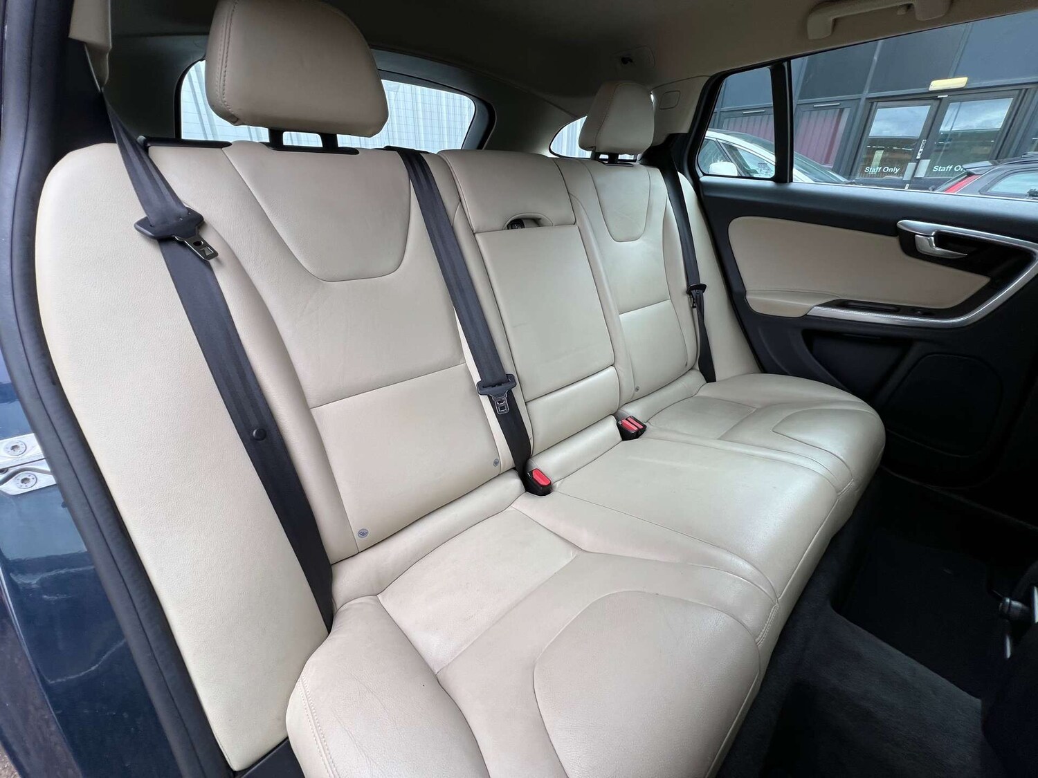 Used Volvo V60 2015 for sale - 75750237: Photo 26