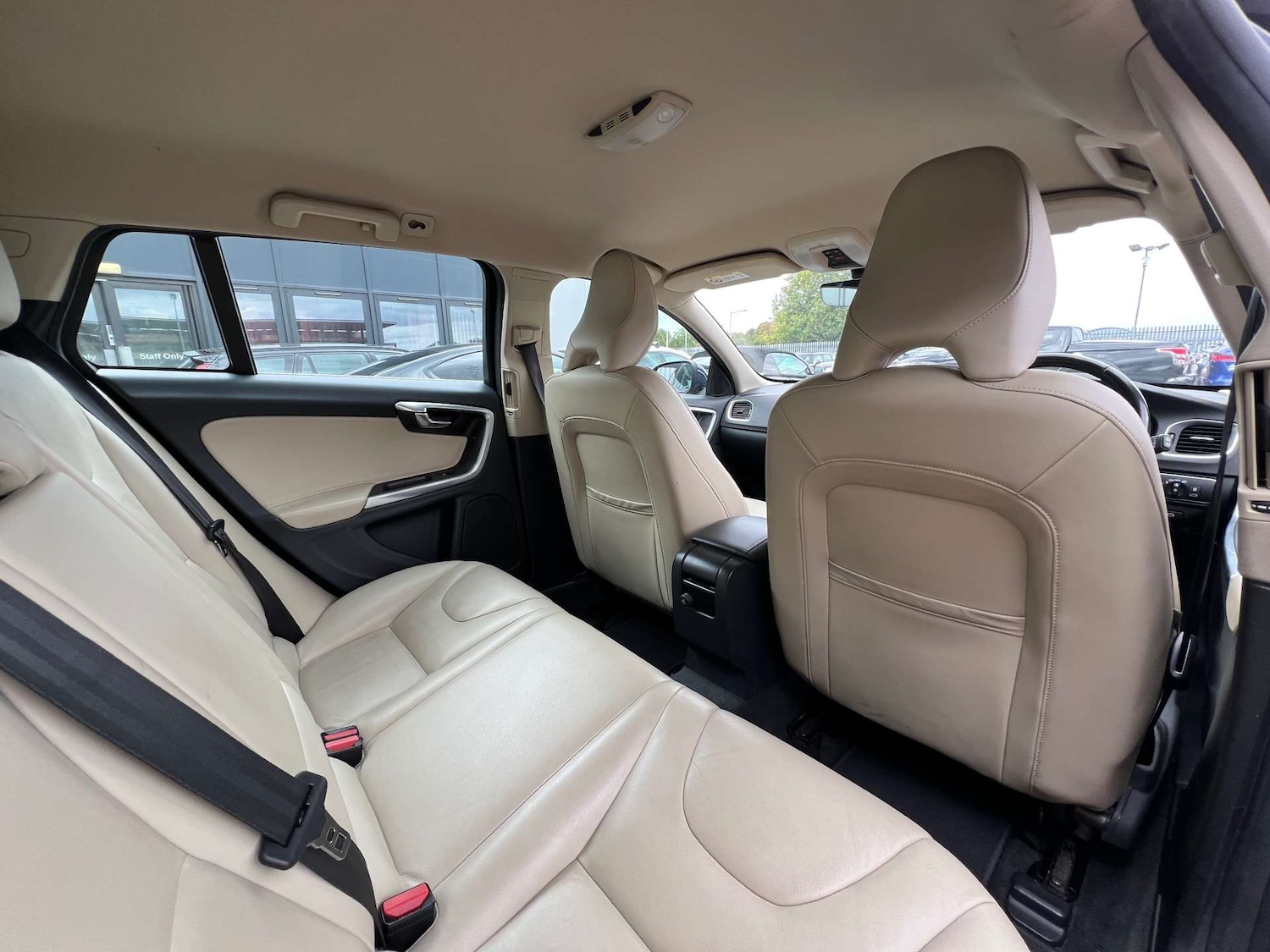 Used Volvo V60 2015 for sale - 75750237: Photo 28