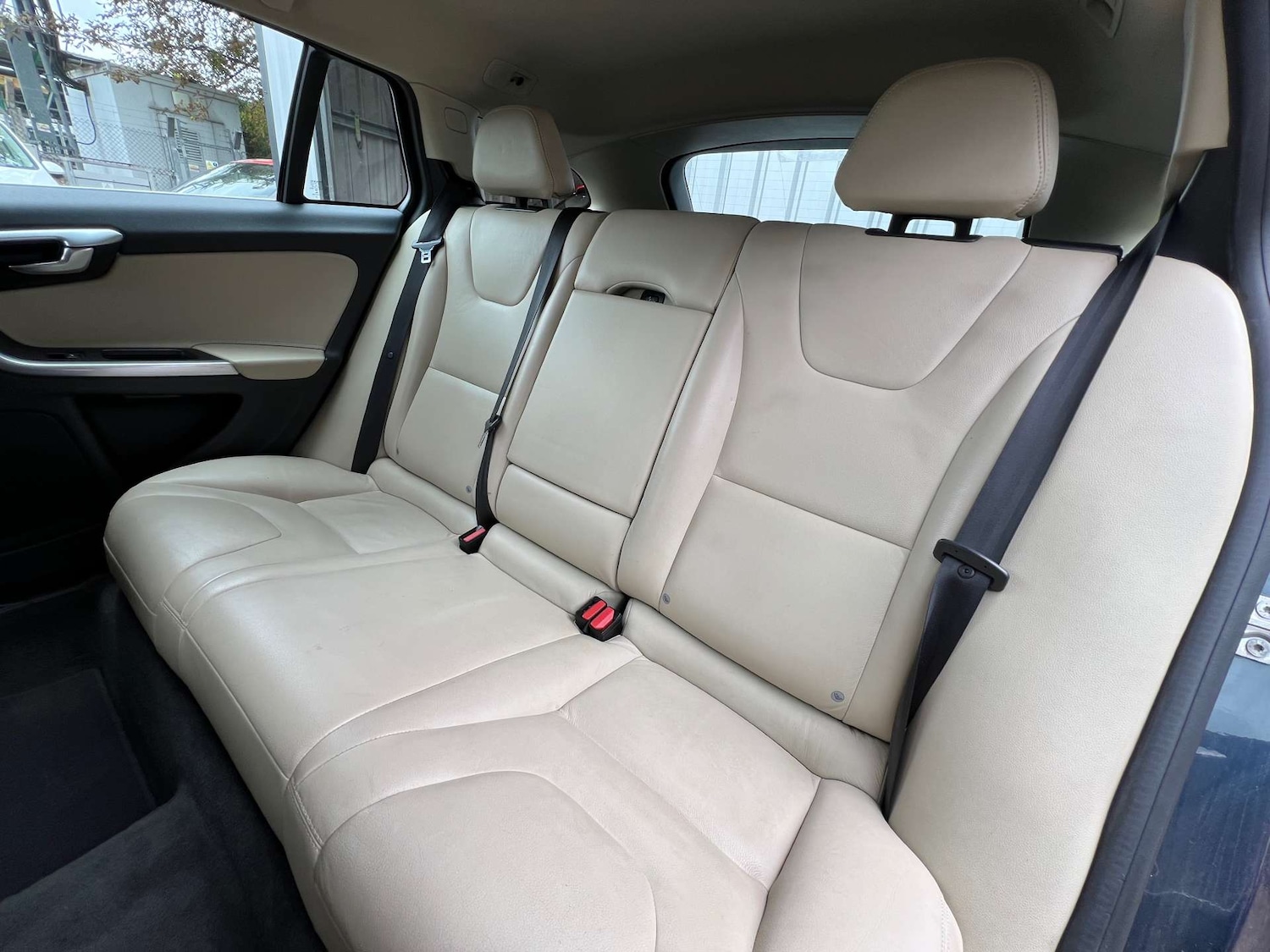 Used Volvo V60 2015 for sale - 75750237: Photo 29